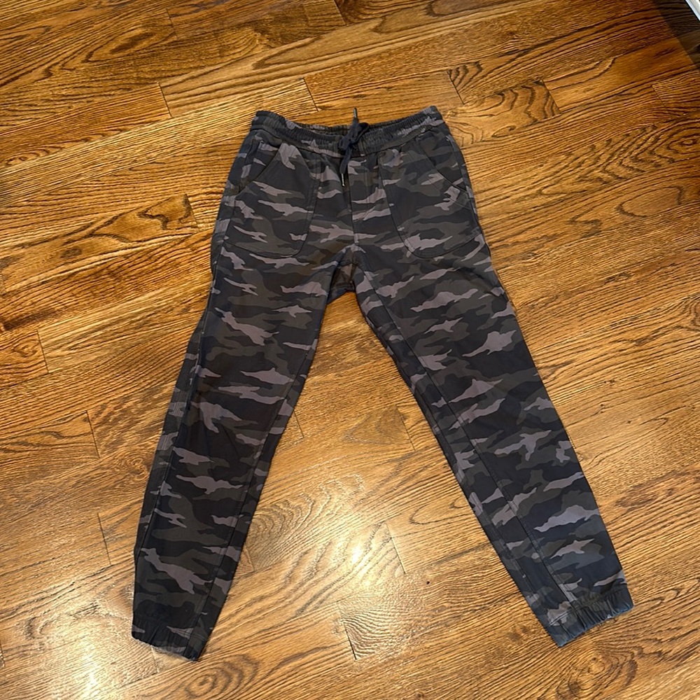 Athleta Camo pant with elastic ankle. Excellent condition.